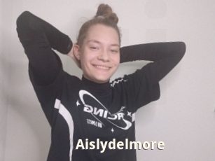aislydelmore Bigtitinvasion