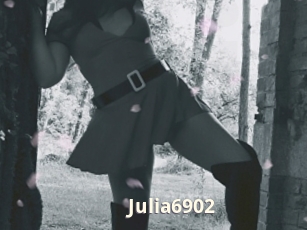 Julia6902